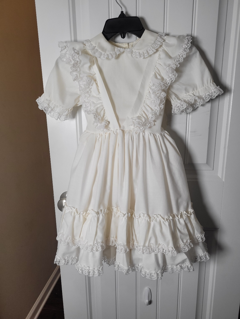 Miss Quality Vintage Classic Ivory Lace Ruffle Kids Dress.  Size 7